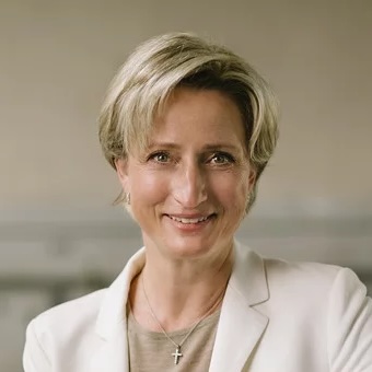 Dr. Nicole Hoffmeister-Kraut